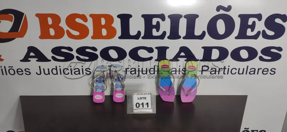 LOTE 011 - 02 PARES DE SANDÁLIAS HAVAIANAS MODELO FEMININO NUMERAÇÕES 33 E 37.  (NO ESTADO) ATENÇÃO! FAZER A VISITAÇÃO ANTES DE ARREMATAR, NÃO SABEMOS SE FUNCIONA. LEILÃO NÃO TEM GARANTIA E NEM DEVOLUÇÃO, SUJEITO A POSSÍVEIS AVARIAS VISÍVEIS/OCULTAS E/OU AUSÊNCIA DE COMPONENTES.