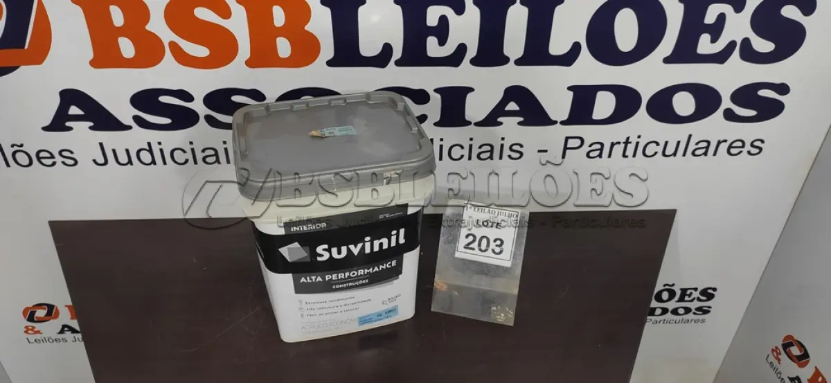 LOTE 203 - 01 BALDE DE TINTA SUVINIL INTERIORES FOSCOS 18L NA COR FOSCO BRANCO, VENCIMENTO 10/2027 (NOVO) (NO ESTADO) ATENÇÃO! FAZER A VISITAÇÃO ANTES DE ARREMATAR, NÃO SABEMOS SE FUNCIONA. LEILÃO NÃO TEM GARANTIA E NEM DEVOLUÇÃO, SUJEITO A POSSÍVEIS AVARIAS VISÍVEIS/OCULTAS E/OU AUSÊNCIA DE COMPONENTES.