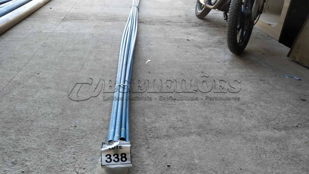 LOTE 338 - 11 TUBOS DE PVC 20MM IRRIGAÇÃO. (NO ESTADO) ATENÇÃO! FAZER A VISITAÇÃO ANTES DE ARREMATAR, NÃO SABEMOS SE FUNCIONA. LEILÃO NÃO TEM GARANTIA E NEM DEVOLUÇÃO, SUJEITO A POSSÍVEIS AVARIAS VISÍVEIS/OCULTAS E/OU AUSÊNCIA DE COMPONENTES.