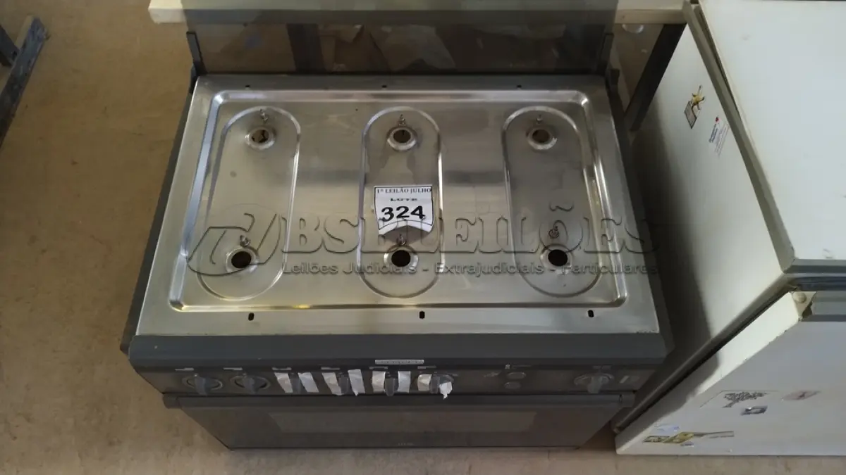 LOTE 324 - 01 FOGÃO 06 BOCAS MARCA BRASTEMP. (NO ESTADO) ATENÇÃO! FAZER A VISITAÇÃO ANTES DE ARREMATAR, NÃO SABEMOS SE FUNCIONA. LEILÃO NÃO TEM GARANTIA E NEM DEVOLUÇÃO, SUJEITO A POSSÍVEIS AVARIAS VISÍVEIS/OCULTAS E/OU AUSÊNCIA DE COMPONENTES.