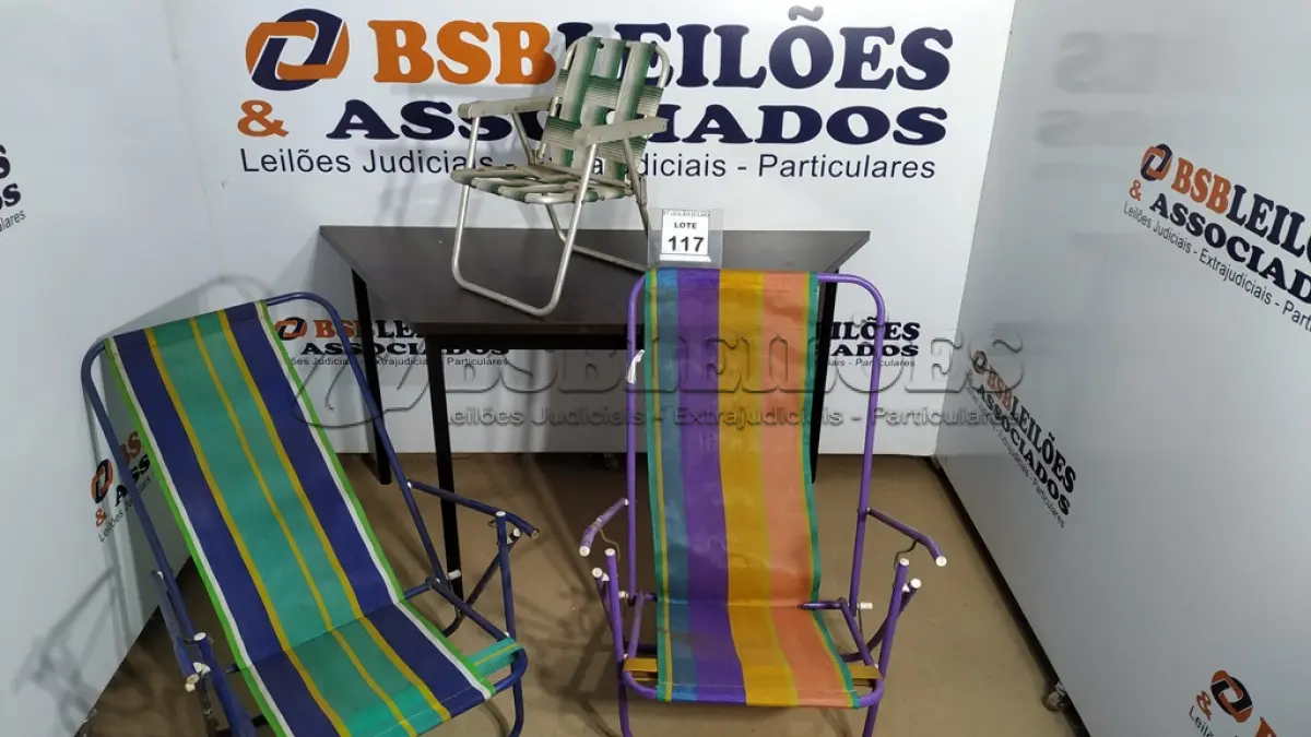 LOTE 117 - 03 CADEIRAS DOBRÁVEIS SENDO 01 INFANTIL. (NO ESTADO) ATENÇÃO! FAZER A VISITAÇÃO ANTES DE ARREMATAR, NÃO SABEMOS SE FUNCIONA. LEILÃO NÃO TEM GARANTIA E NEM DEVOLUÇÃO, SUJEITO A POSSÍVEIS AVARIAS VISÍVEIS/OCULTAS E/OU AUSÊNCIA DE COMPONENTES.