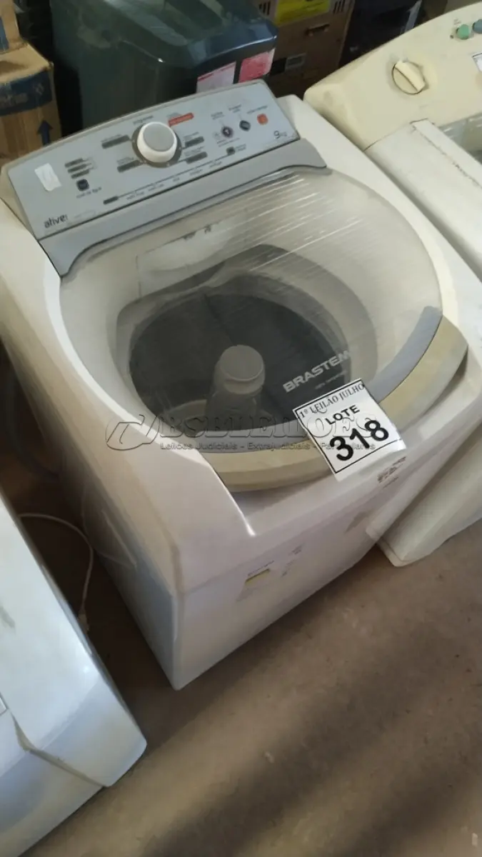 LOTE 318 - 01 MÁQUINA DE LAVAR 9KG MARCA BRASTEMP 110V. (NO ESTADO) ATENÇÃO! FAZER A VISITAÇÃO ANTES DE ARREMATAR, NÃO SABEMOS SE FUNCIONA. LEILÃO NÃO TEM GARANTIA E NEM DEVOLUÇÃO, SUJEITO A POSSÍVEIS AVARIAS VISÍVEIS/OCULTAS E/OU AUSÊNCIA DE COMPONENTES.