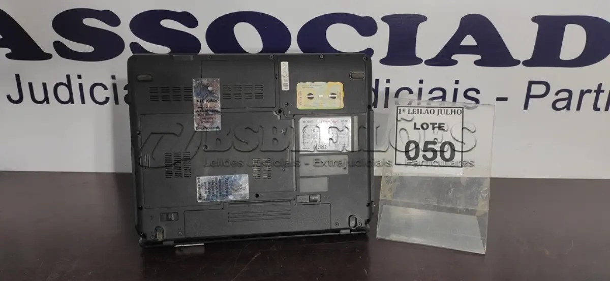 LOTE 050 - 01 NOTEBOOK MARCA VECTOR.  (NO ESTADO) ATENÇÃO! FAZER A VISITAÇÃO ANTES DE ARREMATAR, NÃO SABEMOS SE FUNCIONA. LEILÃO NÃO TEM GARANTIA E NEM DEVOLUÇÃO, SUJEITO A POSSÍVEIS AVARIAS VISÍVEIS/OCULTAS E/OU AUSÊNCIA DE COMPONENTES.
