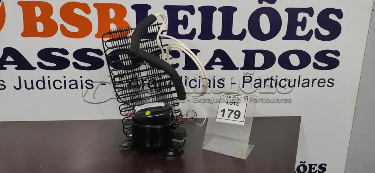 LOTE 179 - 01 MOTOR PARA PURIFICADOR DE AR. (NO ESTADO) ATENÇÃO! FAZER A VISITAÇÃO ANTES DE ARREMATAR, NÃO SABEMOS SE FUNCIONA. LEILÃO NÃO TEM GARANTIA E NEM DEVOLUÇÃO, SUJEITO A POSSÍVEIS AVARIAS VISÍVEIS/OCULTAS E/OU AUSÊNCIA DE COMPONENTES.