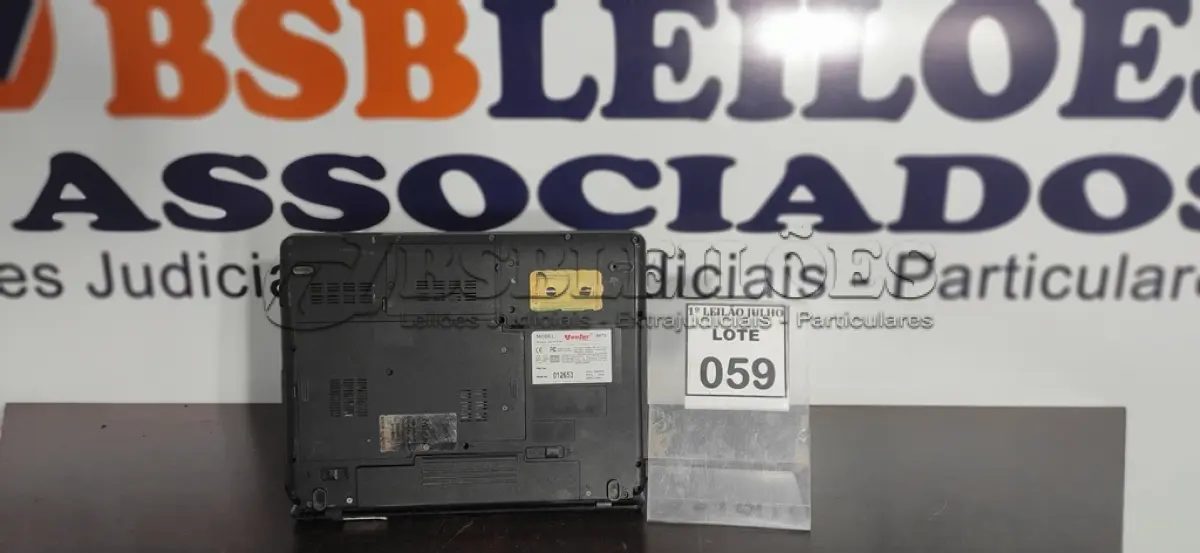 LOTE 059 - 01 NOTEBOOK MARCA VECTOR.  (NO ESTADO) ATENÇÃO! FAZER A VISITAÇÃO ANTES DE ARREMATAR, NÃO SABEMOS SE FUNCIONA. LEILÃO NÃO TEM GARANTIA E NEM DEVOLUÇÃO, SUJEITO A POSSÍVEIS AVARIAS VISÍVEIS/OCULTAS E/OU AUSÊNCIA DE COMPONENTES.