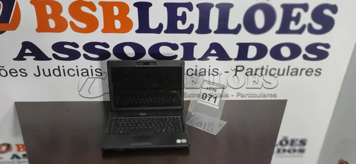 LOTE 071 - 01 NOTEBOOK MARCA VECTOR.  (NO ESTADO) ATENÇÃO! FAZER A VISITAÇÃO ANTES DE ARREMATAR, NÃO SABEMOS SE FUNCIONA. LEILÃO NÃO TEM GARANTIA E NEM DEVOLUÇÃO, SUJEITO A POSSÍVEIS AVARIAS VISÍVEIS/OCULTAS E/OU AUSÊNCIA DE COMPONENTES.