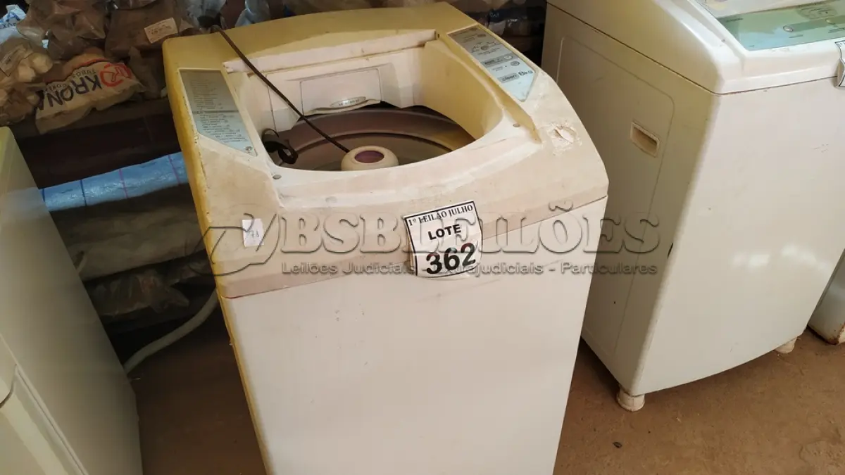 LOTE 362 - 01 MÁQUINA DE LAVAR 8KG MARCA CLEAN SEM MARCA E VOLTAGEM APARENTE COM AVARIAS. (NO ESTADO) ATENÇÃO! FAZER A VISITAÇÃO ANTES DE ARREMATAR, NÃO SABEMOS SE FUNCIONA. LEILÃO NÃO TEM GARANTIA E NEM DEVOLUÇÃO, SUJEITO A POSSÍVEIS AVARIAS VISÍVEIS/OCULTAS E/OU AUSÊNCIA DE COMPONENTES.