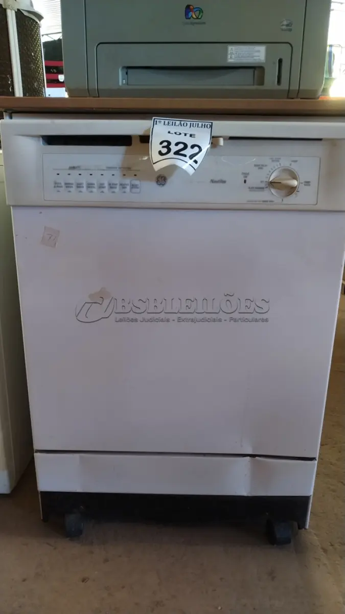 LOTE 322 - 01 LAVA LOUÇA MARCA 110V. (NO ESTADO) ATENÇÃO! FAZER A VISITAÇÃO ANTES DE ARREMATAR, NÃO SABEMOS SE FUNCIONA. LEILÃO NÃO TEM GARANTIA E NEM DEVOLUÇÃO, SUJEITO A POSSÍVEIS AVARIAS VISÍVEIS/OCULTAS E/OU AUSÊNCIA DE COMPONENTES.