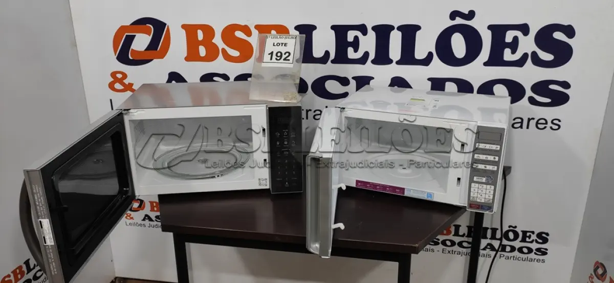 LOTE 192 - 02 MICRO-ONDAS SENDO 01 ELECTROLUX SEM PRATO E 01 MONDIAL. (NO ESTADO) ATENÇÃO! FAZER A VISITAÇÃO ANTES DE ARREMATAR, NÃO SABEMOS SE FUNCIONA. LEILÃO NÃO TEM GARANTIA E NEM DEVOLUÇÃO, SUJEITO A POSSÍVEIS AVARIAS VISÍVEIS/OCULTAS E/OU AUSÊNCIA DE COMPONENTES.