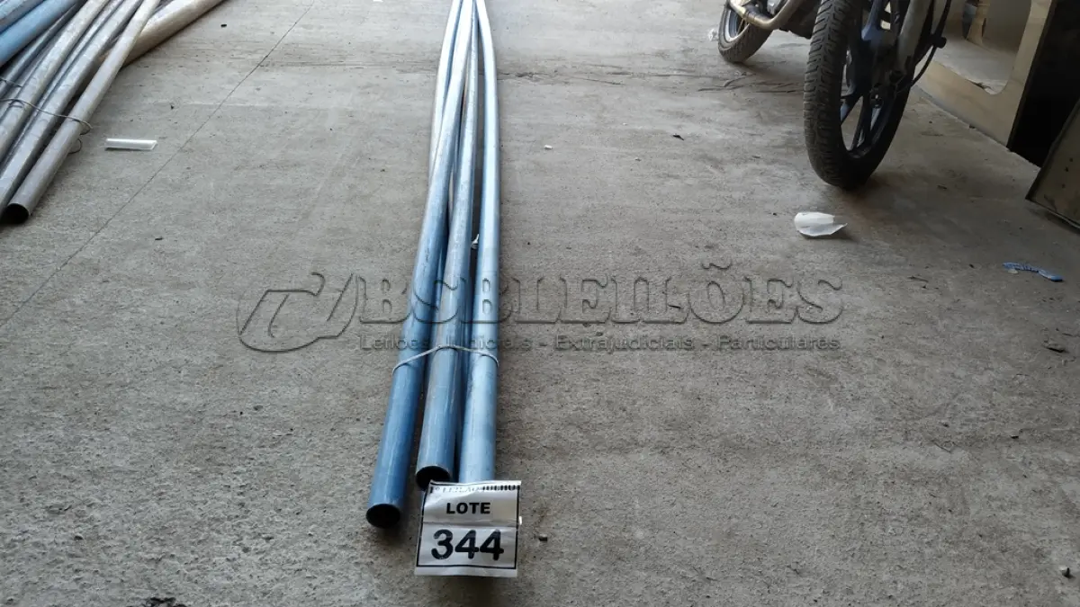 LOTE 344 - 05 TUBOS DE PVC 40MM IRRIGAÇÃO. (NO ESTADO) ATENÇÃO! FAZER A VISITAÇÃO ANTES DE ARREMATAR, NÃO SABEMOS SE FUNCIONA. LEILÃO NÃO TEM GARANTIA E NEM DEVOLUÇÃO, SUJEITO A POSSÍVEIS AVARIAS VISÍVEIS/OCULTAS E/OU AUSÊNCIA DE COMPONENTES.