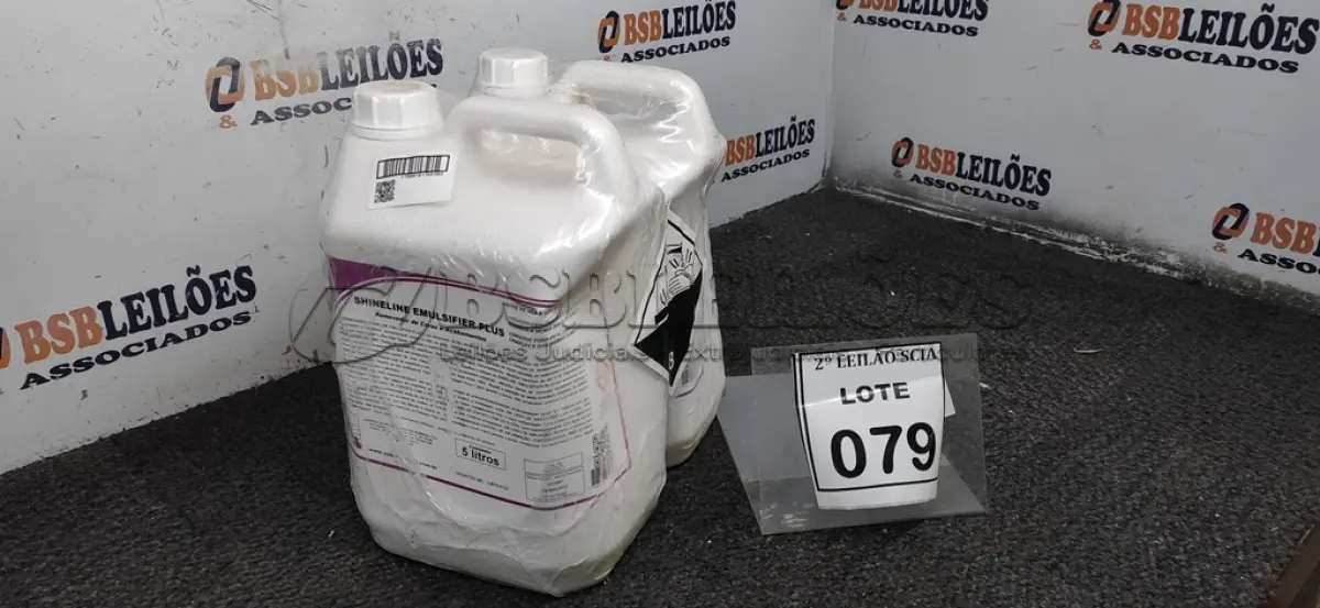LOTE 079 - 02 REMOVEDORES DE CERA E ACABAMENTOS COM 5L CADA. (NO ESTADO) ATENÇÃO! FAZER A VISITAÇÃO ANTES DE ARREMATAR, NÃO SABEMOS SE FUNCIONA. LEILÃO NÃO TEM GARANTIA E NEM DEVOLUÇÃO, SUJEITO A POSSÍVEIS AVARIAS VISÍVEIS/OCULTAS E/OU AUSÊNCIA DE COMPONENTES.