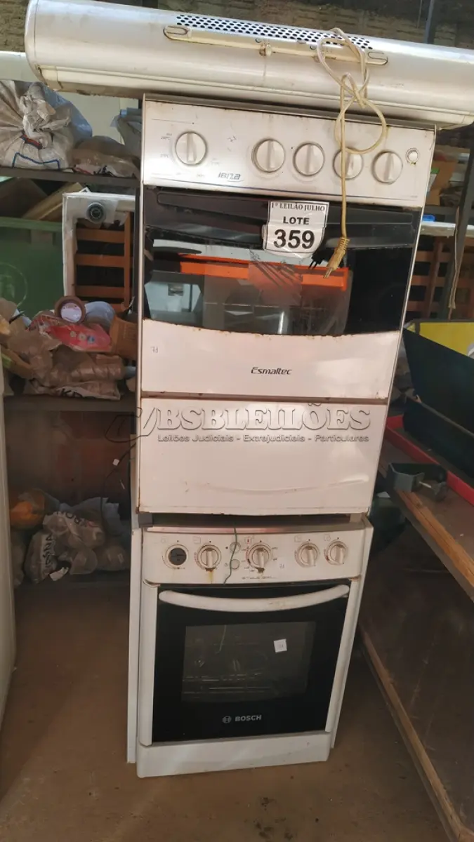 LOTE 359 - 02 FOGÕES 04 BOCAS CADA E 01 SUGAR APENAS PARA RETIRADA DE PEÇAS. (NO ESTADO) ATENÇÃO! FAZER A VISITAÇÃO ANTES DE ARREMATAR, NÃO SABEMOS SE FUNCIONA. LEILÃO NÃO TEM GARANTIA E NEM DEVOLUÇÃO, SUJEITO A POSSÍVEIS AVARIAS VISÍVEIS/OCULTAS E/OU AUSÊNCIA DE COMPONENTES.