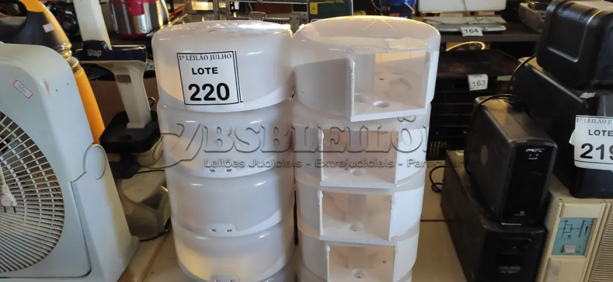 LOTE 220 - 10 DISPENSES DE PAPEL. (NO ESTADO) ATENÇÃO! FAZER A VISITAÇÃO ANTES DE ARREMATAR, NÃO SABEMOS SE FUNCIONA. LEILÃO NÃO TEM GARANTIA E NEM DEVOLUÇÃO, SUJEITO A POSSÍVEIS AVARIAS VISÍVEIS/OCULTAS E/OU AUSÊNCIA DE COMPONENTES.