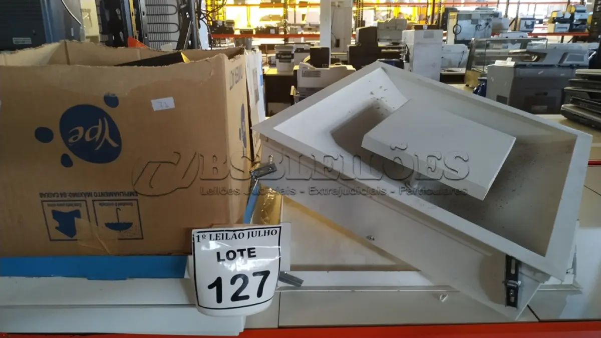 LOTE 127 - 01 LOTE COM VÁRIAS LUMINÁRIAS LED DE EMBUTIR E REATORES DIVERSOS. (NO ESTADO) ATENÇÃO! FAZER A VISITAÇÃO ANTES DE ARREMATAR, NÃO SABEMOS SE FUNCIONA. LEILÃO NÃO TEM GARANTIA E NEM DEVOLUÇÃO, SUJEITO A POSSÍVEIS AVARIAS VISÍVEIS/OCULTAS E/OU AUSÊNCIA DE COMPONENTES.