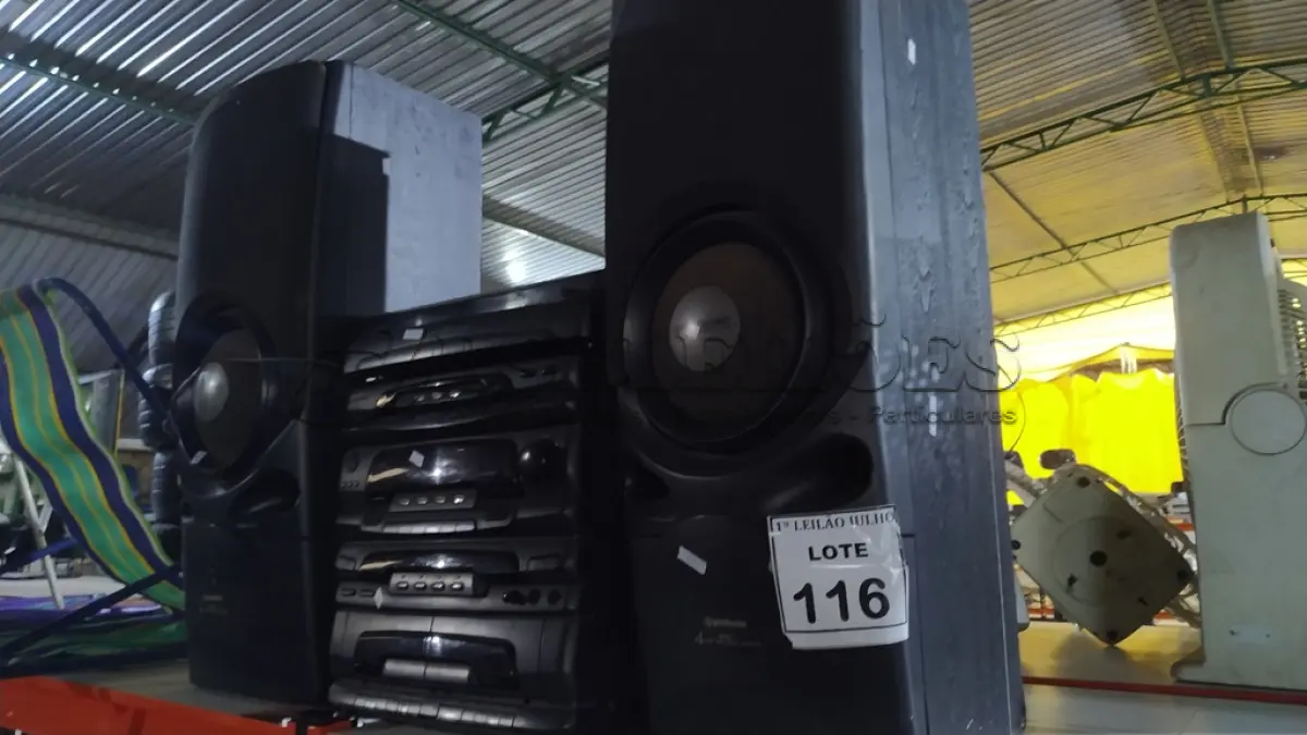 LOTE 116 - 01 APARELHO DE SOM 3 EM 01 MARCA GRADIENTE. (NO ESTADO) ATENÇÃO! FAZER A VISITAÇÃO ANTES DE ARREMATAR, NÃO SABEMOS SE FUNCIONA. LEILÃO NÃO TEM GARANTIA E NEM DEVOLUÇÃO, SUJEITO A POSSÍVEIS AVARIAS VISÍVEIS/OCULTAS E/OU AUSÊNCIA DE COMPONENTES.