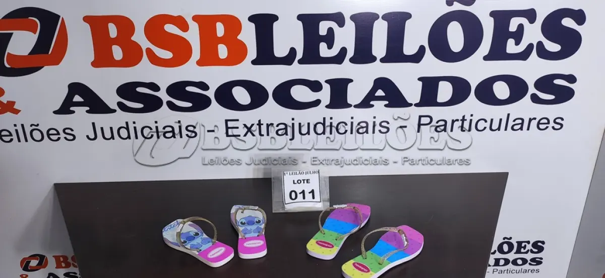 LOTE 011 - 02 PARES DE SANDÁLIAS HAVAIANAS MODELO FEMININO NUMERAÇÕES 33 E 37.  (NO ESTADO) ATENÇÃO! FAZER A VISITAÇÃO ANTES DE ARREMATAR, NÃO SABEMOS SE FUNCIONA. LEILÃO NÃO TEM GARANTIA E NEM DEVOLUÇÃO, SUJEITO A POSSÍVEIS AVARIAS VISÍVEIS/OCULTAS E/OU AUSÊNCIA DE COMPONENTES.