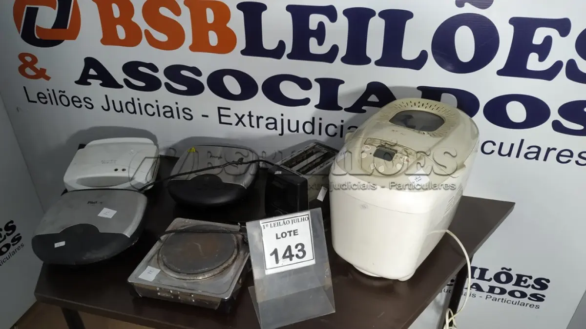 LOTE 143 - 01 MÁQUINA DE FAZER PÃO MARCA ARNO, 03 SANDUICHEIRAS, 01 TORRADEIRA E 01 FOGÃO DE INDUÇÃO MARCA MONDIAL. (NO ESTADO) ATENÇÃO! FAZER A VISITAÇÃO ANTES DE ARREMATAR, NÃO SABEMOS SE FUNCIONA. LEILÃO NÃO TEM GARANTIA E NEM DEVOLUÇÃO, SUJEITO A POSSÍVEIS AVARIAS VISÍVEIS/OCULTAS E/OU AUSÊNCIA DE COMPONENTES.