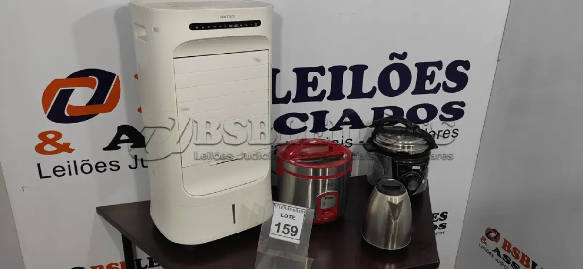 LOTE 159 - 01 CLIMATIZADOR, 01 PANELA DE PRESSÃO ELÉTRICAS, 01 PANELA ELÉTRICA E 01 CHALEIRA TÉRMICA. (NO ESTADO) ATENÇÃO! FAZER A VISITAÇÃO ANTES DE ARREMATAR, NÃO SABEMOS SE FUNCIONA. LEILÃO NÃO TEM GARANTIA E NEM DEVOLUÇÃO, SUJEITO A POSSÍVEIS AVARIAS VISÍVEIS/OCULTAS E/OU AUSÊNCIA DE COMPONENTES.