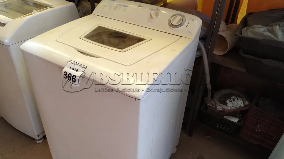 LOTE 366 - 01 MÁQUINA DE LAVAR 8KG MARCA ELECTROLUX 220V COM AVARIAS. (NO ESTADO) ATENÇÃO! FAZER A VISITAÇÃO ANTES DE ARREMATAR, NÃO SABEMOS SE FUNCIONA. LEILÃO NÃO TEM GARANTIA E NEM DEVOLUÇÃO, SUJEITO A POSSÍVEIS AVARIAS VISÍVEIS/OCULTAS E/OU AUSÊNCIA DE COMPONENTES.