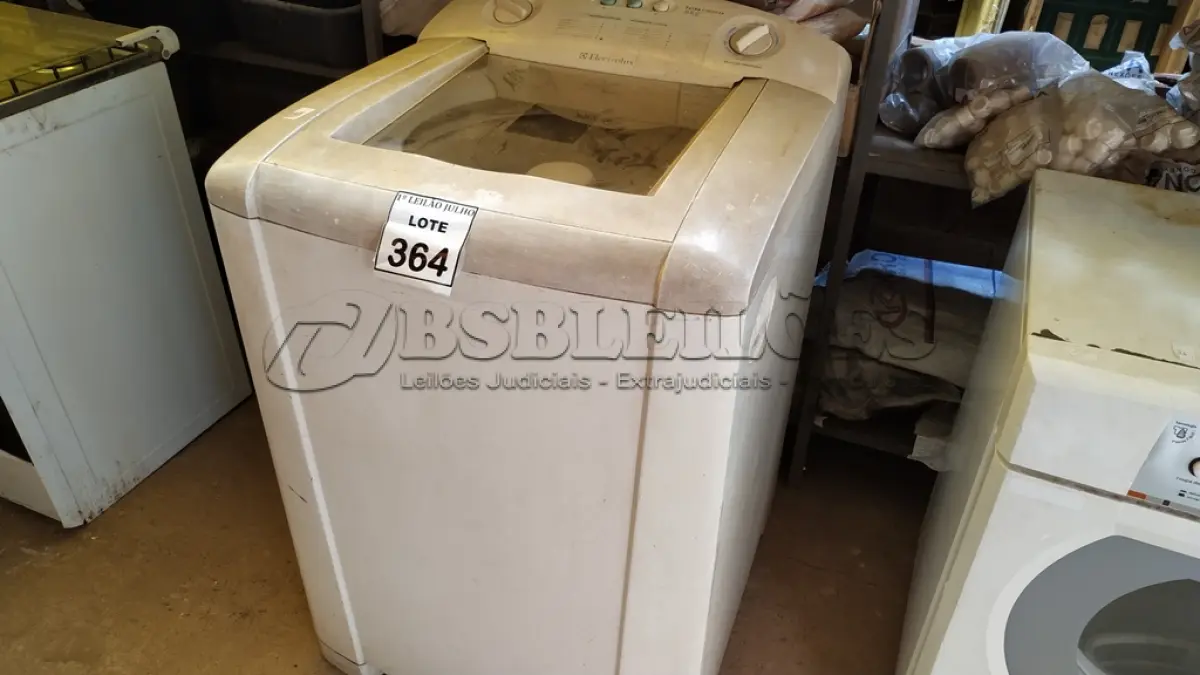 LOTE 364 - 01 MÁQUINA DE LAVAR 8KG MARCA ELECTROLUX 110V COM AVARIAS. (NO ESTADO) ATENÇÃO! FAZER A VISITAÇÃO ANTES DE ARREMATAR, NÃO SABEMOS SE FUNCIONA. LEILÃO NÃO TEM GARANTIA E NEM DEVOLUÇÃO, SUJEITO A POSSÍVEIS AVARIAS VISÍVEIS/OCULTAS E/OU AUSÊNCIA DE COMPONENTES.