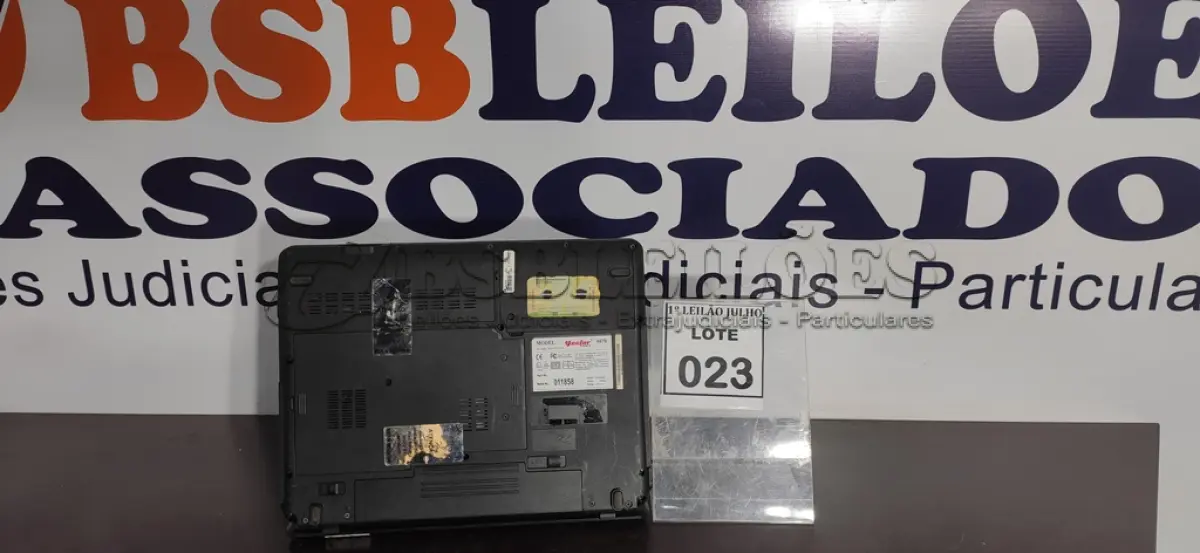 LOTE 023 - 01 NOTEBOOK MARCA VECTOR.  (NO ESTADO) ATENÇÃO! FAZER A VISITAÇÃO ANTES DE ARREMATAR, NÃO SABEMOS SE FUNCIONA. LEILÃO NÃO TEM GARANTIA E NEM DEVOLUÇÃO, SUJEITO A POSSÍVEIS AVARIAS VISÍVEIS/OCULTAS E/OU AUSÊNCIA DE COMPONENTES.