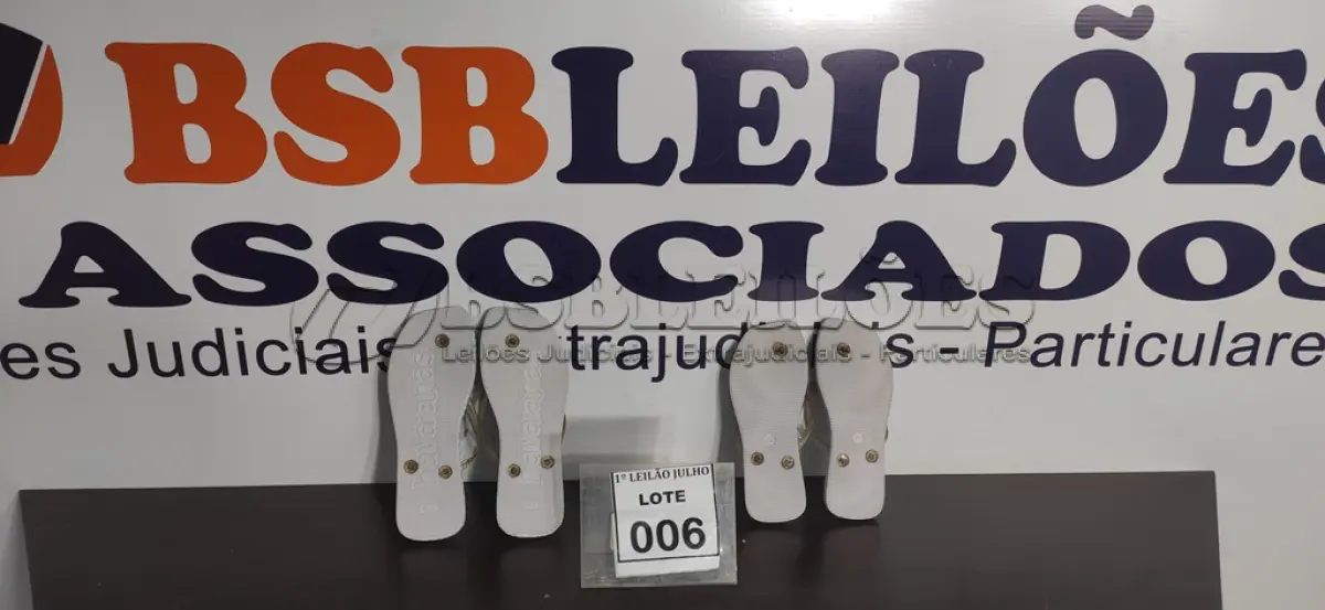LOTE 006 - 02 PARES DE SANDÁLIAS HAVAIANAS MODELO FEMININO NUMERAÇÕES 33 E 37.  (NO ESTADO) ATENÇÃO! FAZER A VISITAÇÃO ANTES DE ARREMATAR, NÃO SABEMOS SE FUNCIONA. LEILÃO NÃO TEM GARANTIA E NEM DEVOLUÇÃO, SUJEITO A POSSÍVEIS AVARIAS VISÍVEIS/OCULTAS E/OU AUSÊNCIA DE COMPONENTES.