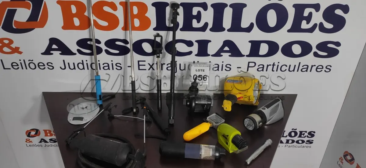 LOTE 056 - 01 LOTE COM DIVERSAS LANTERNAS, PAU DE SELFIE, BOMBA DE AR E BALANÇA DIGITAL. (NO ESTADO) ATENÇÃO! FAZER A VISITAÇÃO ANTES DE ARREMATAR, NÃO SABEMOS SE FUNCIONA. LEILÃO NÃO TEM GARANTIA E NEM DEVOLUÇÃO, SUJEITO A POSSÍVEIS AVARIAS VISÍVEIS/OCULTAS E/OU AUSÊNCIA DE COMPONENTES.