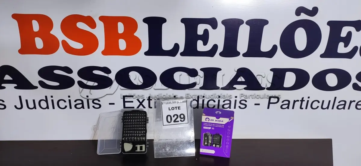 LOTE 029 - 01 CONJUNTO DE CHAVES DE FENDA MULTIFUNCIONAL.  (NO ESTADO) ATENÇÃO! FAZER A VISITAÇÃO ANTES DE ARREMATAR, NÃO SABEMOS SE FUNCIONA. LEILÃO NÃO TEM GARANTIA E NEM DEVOLUÇÃO, SUJEITO A POSSÍVEIS AVARIAS VISÍVEIS/OCULTAS E/OU AUSÊNCIA DE COMPONENTES.
