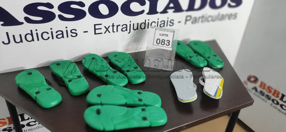 LOTE 083 - 05 PARES DE SANDÁLIAS HAVAIANAS NUMERAÇÕES 39, 41 E 43. (NO ESTADO) ATENÇÃO! FAZER A VISITAÇÃO ANTES DE ARREMATAR, NÃO SABEMOS SE FUNCIONA. LEILÃO NÃO TEM GARANTIA E NEM DEVOLUÇÃO, SUJEITO A POSSÍVEIS AVARIAS VISÍVEIS/OCULTAS E/OU AUSÊNCIA DE COMPONENTES.