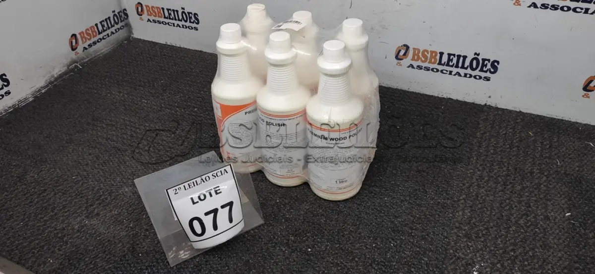 LOTE 077 - 06 LUSTRA MÓVEIS COM 1L CADA. (NO ESTADO) ATENÇÃO! FAZER A VISITAÇÃO ANTES DE ARREMATAR, NÃO SABEMOS SE FUNCIONA. LEILÃO NÃO TEM GARANTIA E NEM DEVOLUÇÃO, SUJEITO A POSSÍVEIS AVARIAS VISÍVEIS/OCULTAS E/OU AUSÊNCIA DE COMPONENTES.
