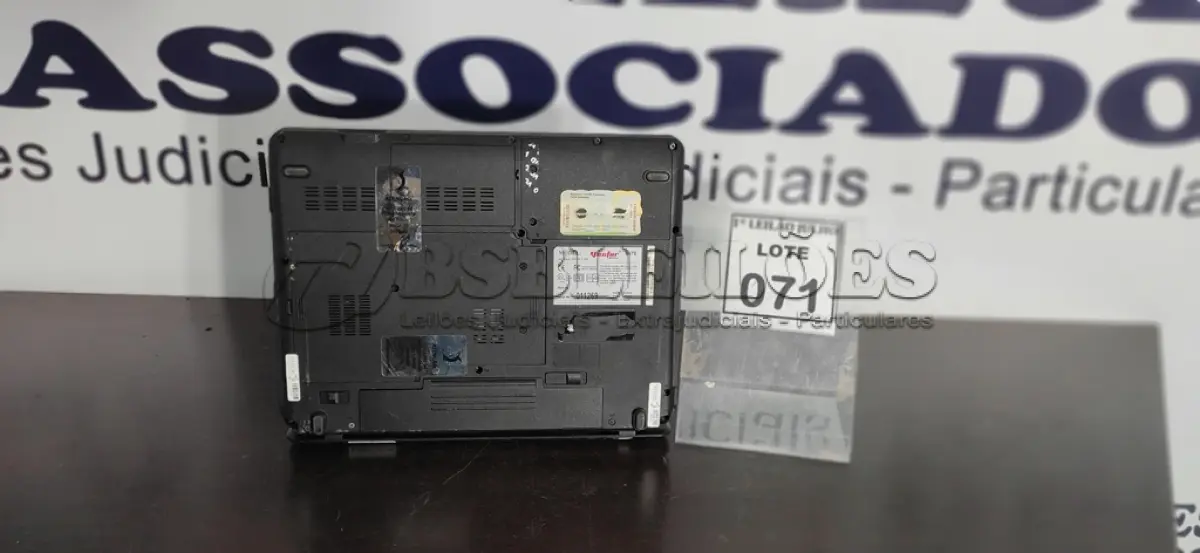 LOTE 071 - 01 NOTEBOOK MARCA VECTOR.  (NO ESTADO) ATENÇÃO! FAZER A VISITAÇÃO ANTES DE ARREMATAR, NÃO SABEMOS SE FUNCIONA. LEILÃO NÃO TEM GARANTIA E NEM DEVOLUÇÃO, SUJEITO A POSSÍVEIS AVARIAS VISÍVEIS/OCULTAS E/OU AUSÊNCIA DE COMPONENTES.