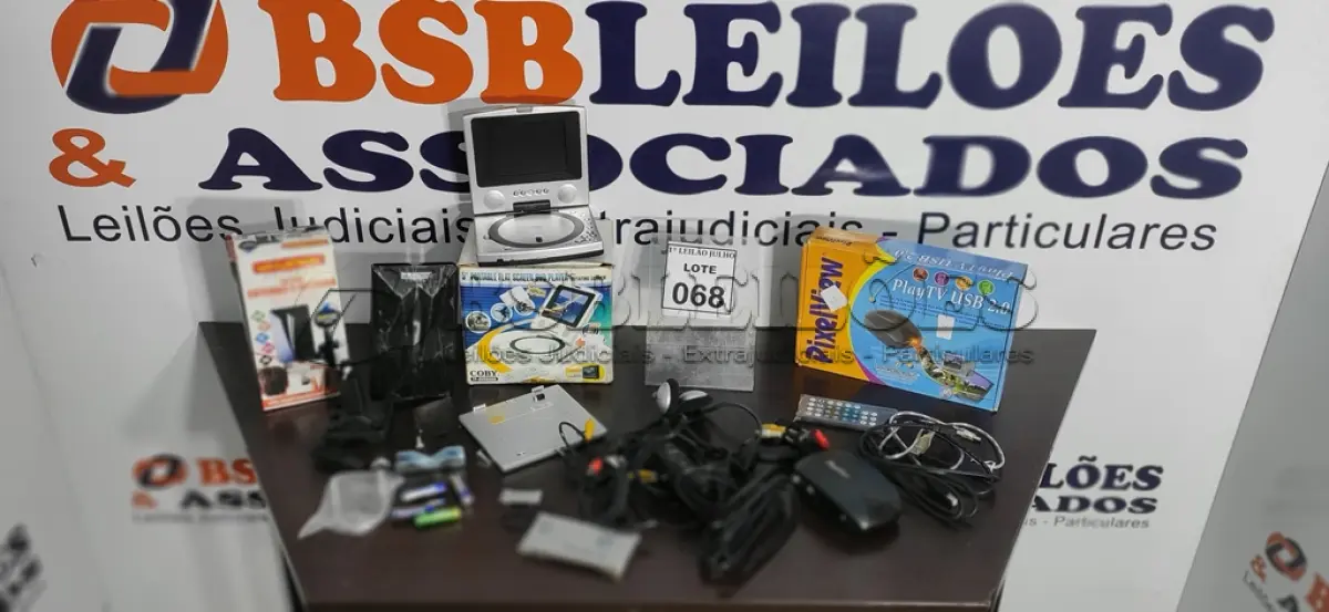 LOTE 068 - 01 PLAY TV USB, 01 DVD PORTÁTIL E 01 ANTENA PARA TV ABERTA.  (NO ESTADO) ATENÇÃO! FAZER A VISITAÇÃO ANTES DE ARREMATAR, NÃO SABEMOS SE FUNCIONA. LEILÃO NÃO TEM GARANTIA E NEM DEVOLUÇÃO, SUJEITO A POSSÍVEIS AVARIAS VISÍVEIS/OCULTAS E/OU AUSÊNCIA DE COMPONENTES.