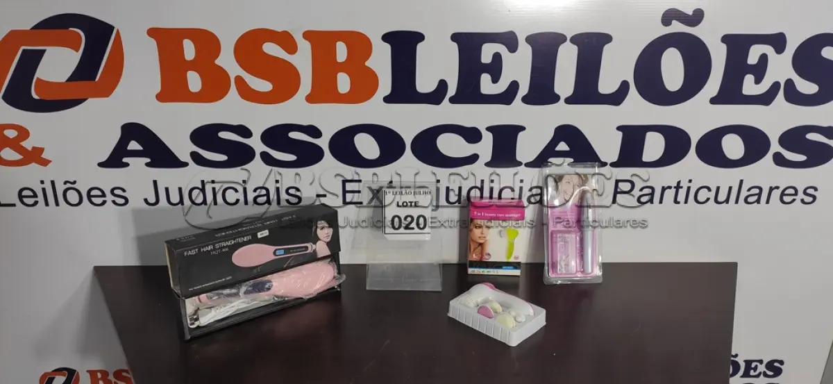 LOTE 020 - 01 ESCOVA ELÉTRICA, 01 MASSAGEADOR E DECORADOR DE UNHAS.  (NO ESTADO) ATENÇÃO! FAZER A VISITAÇÃO ANTES DE ARREMATAR, NÃO SABEMOS SE FUNCIONA. LEILÃO NÃO TEM GARANTIA E NEM DEVOLUÇÃO, SUJEITO A POSSÍVEIS AVARIAS VISÍVEIS/OCULTAS E/OU AUSÊNCIA DE COMPONENTES.