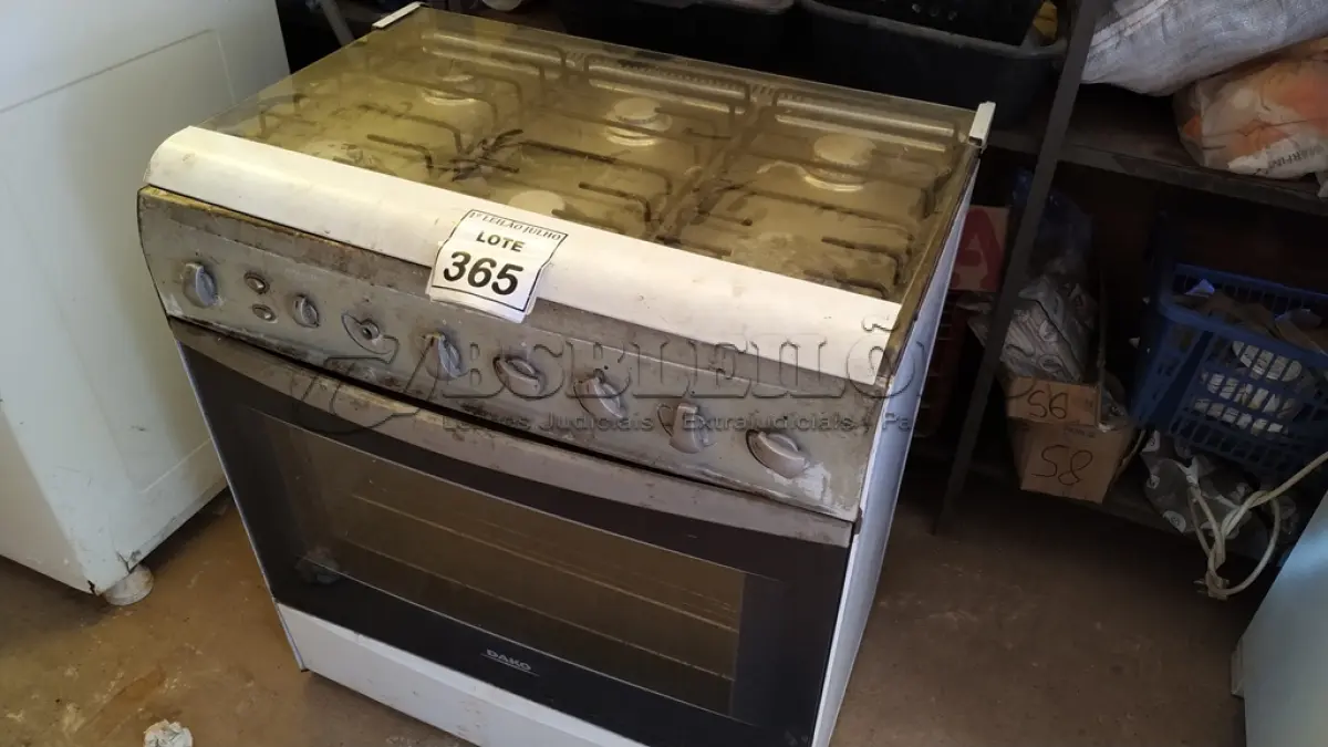 LOTE 365 - 01 FOGÃO 06 BOCAS MARCA DAKO. (NO ESTADO) ATENÇÃO! FAZER A VISITAÇÃO ANTES DE ARREMATAR, NÃO SABEMOS SE FUNCIONA. LEILÃO NÃO TEM GARANTIA E NEM DEVOLUÇÃO, SUJEITO A POSSÍVEIS AVARIAS VISÍVEIS/OCULTAS E/OU AUSÊNCIA DE COMPONENTES.