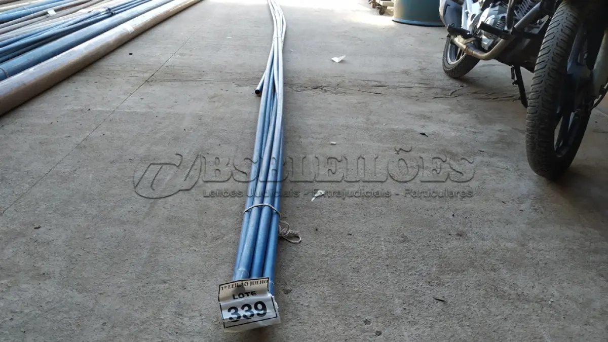 LOTE 339 - 06 TUBOS DE PVC 25MM IRRIGAÇÃO. (NO ESTADO) ATENÇÃO! FAZER A VISITAÇÃO ANTES DE ARREMATAR, NÃO SABEMOS SE FUNCIONA. LEILÃO NÃO TEM GARANTIA E NEM DEVOLUÇÃO, SUJEITO A POSSÍVEIS AVARIAS VISÍVEIS/OCULTAS E/OU AUSÊNCIA DE COMPONENTES.