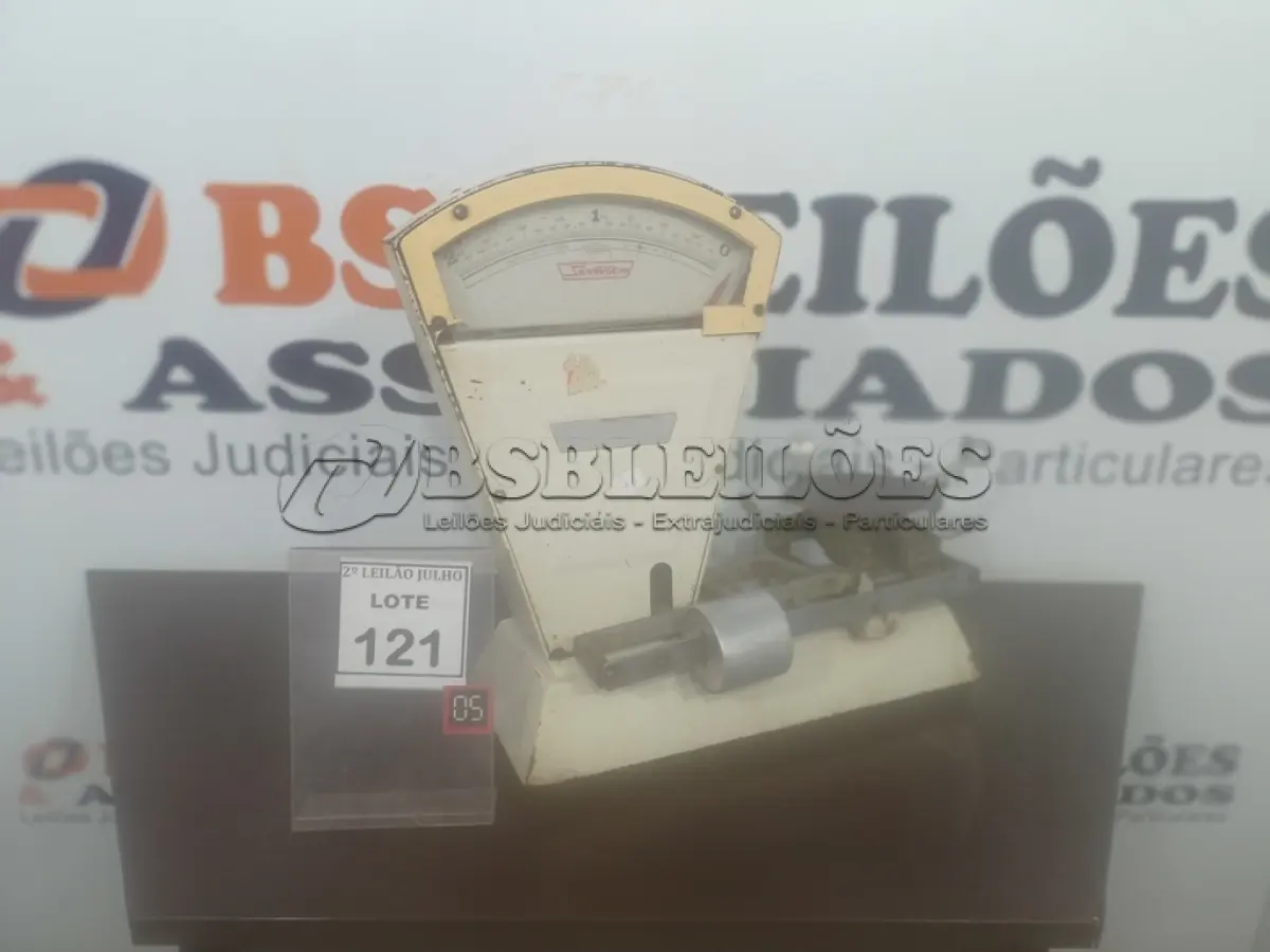 LOTE 121 - 01 BALANÇA ANTIGA. (NO ESTADO) ATENÇÃO! FAZER A VISITAÇÃO ANTES DE ARREMATAR, NÃO SABEMOS SE FUNCIONA. LEILÃO NÃO TEM GARANTIA E NEM DEVOLUÇÃO, SUJEITO A POSSÍVEIS AVARIAS VISÍVEIS/OCULTAS E/OU AUSÊNCIA DE COMPONENTES.