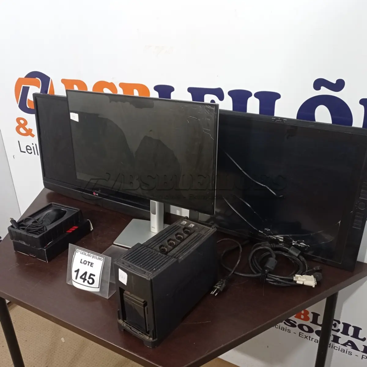 LOTE 145 - 01 TV LCD 28’’ MARCA LG, 01 MONITOR MARCA DELL, 01 MESA DIGITALIZADORA COM AVARIAS MARCA WACOM, 01 MOUSE PARA PC E 01 NOBREAK. (NO ESTADO) ATENÇÃO! FAZER A VISITAÇÃO ANTES DE ARREMATAR, NÃO SABEMOS SE FUNCIONA. LEILÃO NÃO TEM GARANTIA E NEM DEVOLUÇÃO, SUJEITO A POSSÍVEIS AVARIAS VISÍVEIS/OCULTAS E/OU AUSÊNCIA DE COMPONENTES.