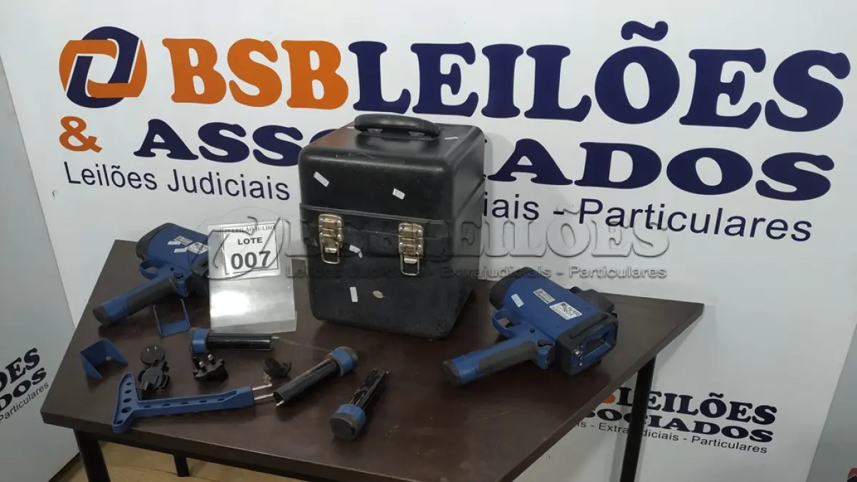 LOTE 007 - 02 RADARES MÓVEIS. (NO ESTADO) ATENÇÃO! FAZER A VISITAÇÃO ANTES DE ARREMATAR, NÃO SABEMOS SE FUNCIONA. LEILÃO NÃO TEM GARANTIA E NEM DEVOLUÇÃO, SUJEITO A POSSÍVEIS AVARIAS VISÍVEIS/OCULTAS E/OU AUSÊNCIA DE COMPONENTES.