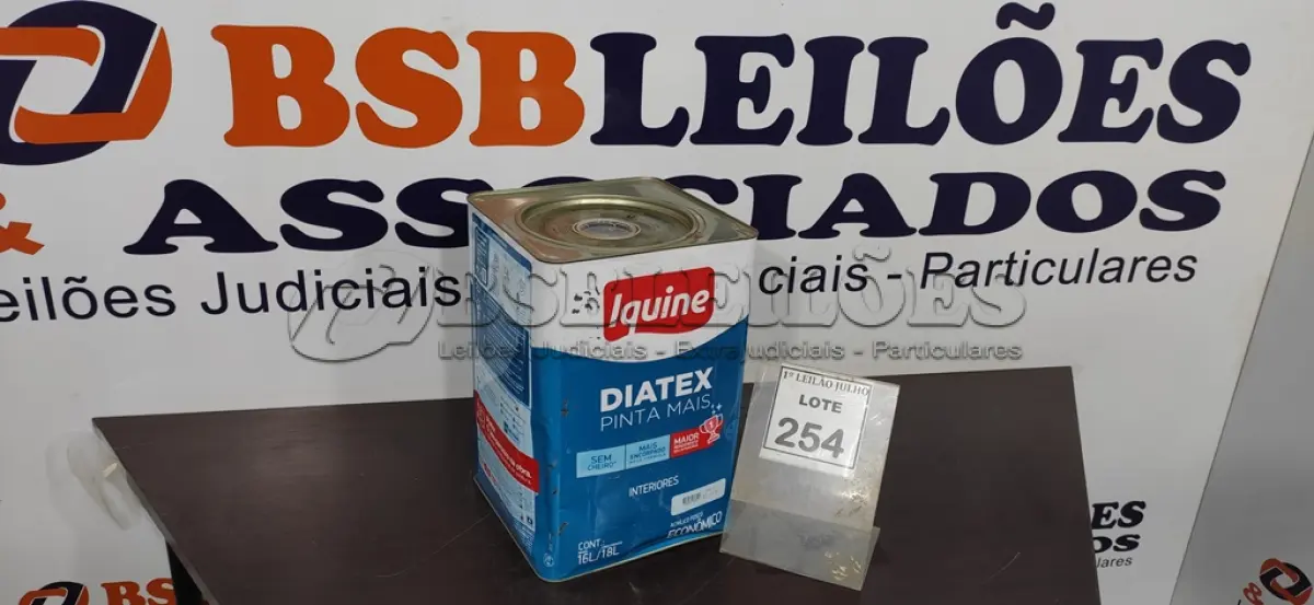 LOTE 254 - 01 LATA DE TINTA PARA INTERIORES DE 16/18 BRANCO BASE P MARCA IQUINE DIATEX. (NOVO) (NO ESTADO) ATENÇÃO! FAZER A VISITAÇÃO ANTES DE ARREMATAR, NÃO SABEMOS SE FUNCIONA. LEILÃO NÃO TEM GARANTIA E NEM DEVOLUÇÃO, SUJEITO A POSSÍVEIS AVARIAS VISÍVEIS/OCULTAS E/OU AUSÊNCIA DE COMPONENTES.