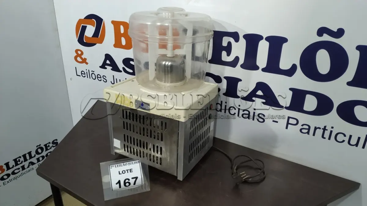 LOTE 167 - 01 REFRESQUEIRA INDUSTRIAL. (NO ESTADO) ATENÇÃO! FAZER A VISITAÇÃO ANTES DE ARREMATAR, NÃO SABEMOS SE FUNCIONA. LEILÃO NÃO TEM GARANTIA E NEM DEVOLUÇÃO, SUJEITO A POSSÍVEIS AVARIAS VISÍVEIS/OCULTAS E/OU AUSÊNCIA DE COMPONENTES.
