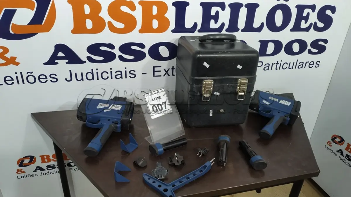 LOTE 007 - 02 RADARES MÓVEIS. (NO ESTADO) ATENÇÃO! FAZER A VISITAÇÃO ANTES DE ARREMATAR, NÃO SABEMOS SE FUNCIONA. LEILÃO NÃO TEM GARANTIA E NEM DEVOLUÇÃO, SUJEITO A POSSÍVEIS AVARIAS VISÍVEIS/OCULTAS E/OU AUSÊNCIA DE COMPONENTES.