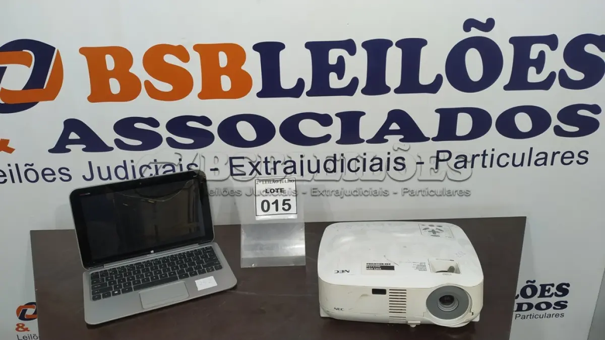 LOTE 015 - 01 NOTEBOOK MARCA HP E 01 PROJETOR MARCA NEC. (NO ESTADO) ATENÇÃO! FAZER A VISITAÇÃO ANTES DE ARREMATAR, NÃO SABEMOS SE FUNCIONA. LEILÃO NÃO TEM GARANTIA E NEM DEVOLUÇÃO, SUJEITO A POSSÍVEIS AVARIAS VISÍVEIS/OCULTAS E/OU AUSÊNCIA DE COMPONENTES.