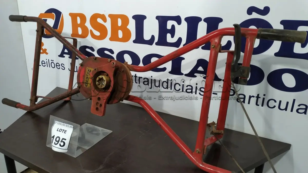 LOTE 195 - 01 CHASSI DE PERFURADOR DE SOLO INCOMPLETO. (NO ESTADO) ATENÇÃO! FAZER A VISITAÇÃO ANTES DE ARREMATAR, NÃO SABEMOS SE FUNCIONA. LEILÃO NÃO TEM GARANTIA E NEM DEVOLUÇÃO, SUJEITO A POSSÍVEIS AVARIAS VISÍVEIS/OCULTAS E/OU AUSÊNCIA DE COMPONENTES.