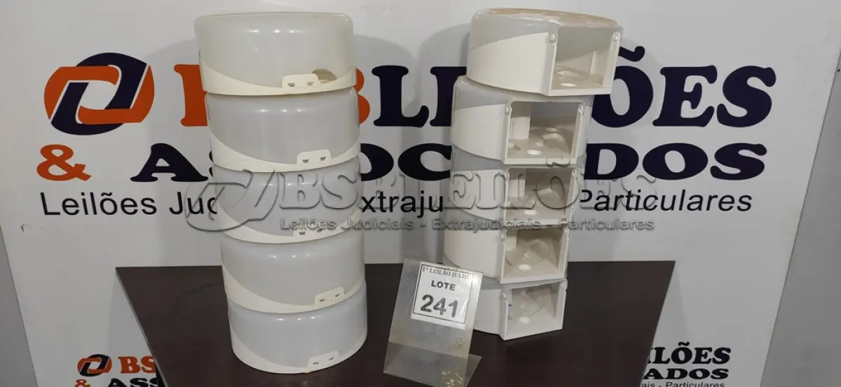 LOTE 241 - 10 DISPENSES PARA PAPEL. (NO ESTADO) ATENÇÃO! FAZER A VISITAÇÃO ANTES DE ARREMATAR, NÃO SABEMOS SE FUNCIONA. LEILÃO NÃO TEM GARANTIA E NEM DEVOLUÇÃO, SUJEITO A POSSÍVEIS AVARIAS VISÍVEIS/OCULTAS E/OU AUSÊNCIA DE COMPONENTES.