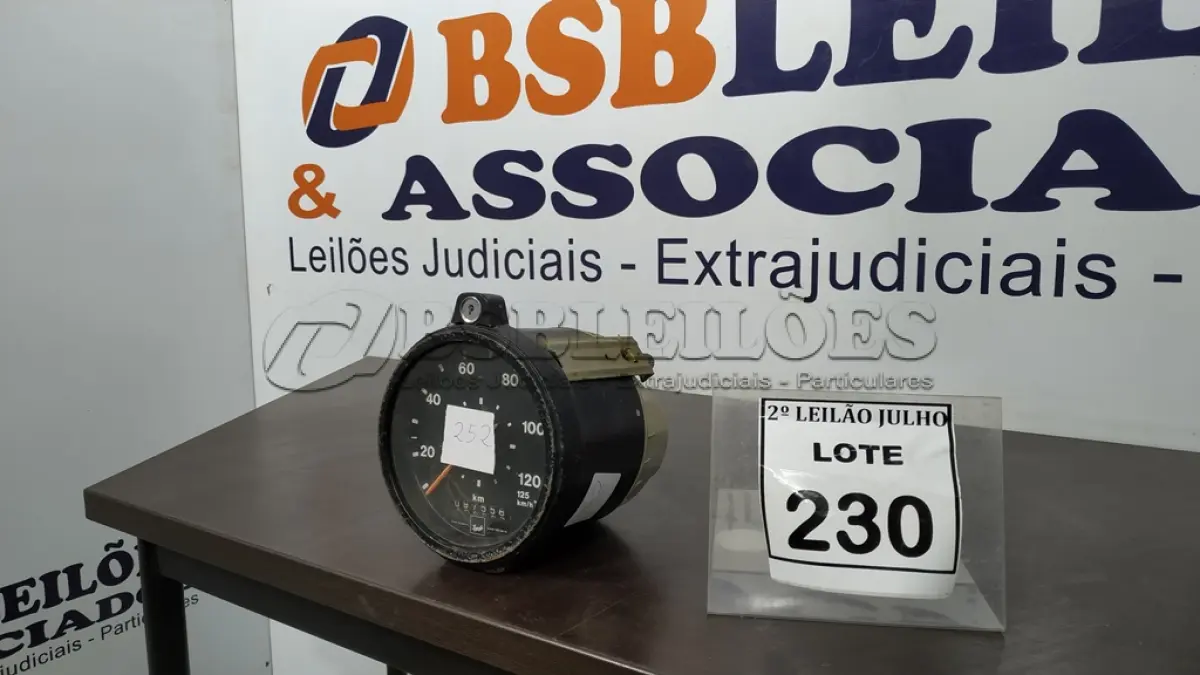 LOTE 230 - 01 TACÓGRAFO PARA CAMINHÃO OU ÔNIBUS. (NO ESTADO) ATENÇÃO! FAZER A VISITAÇÃO ANTES DE ARREMATAR, NÃO SABEMOS SE FUNCIONA. LEILÃO NÃO TEM GARANTIA E NEM DEVOLUÇÃO, SUJEITO A POSSÍVEIS AVARIAS VISÍVEIS/OCULTAS E/OU AUSÊNCIA DE COMPONENTES.