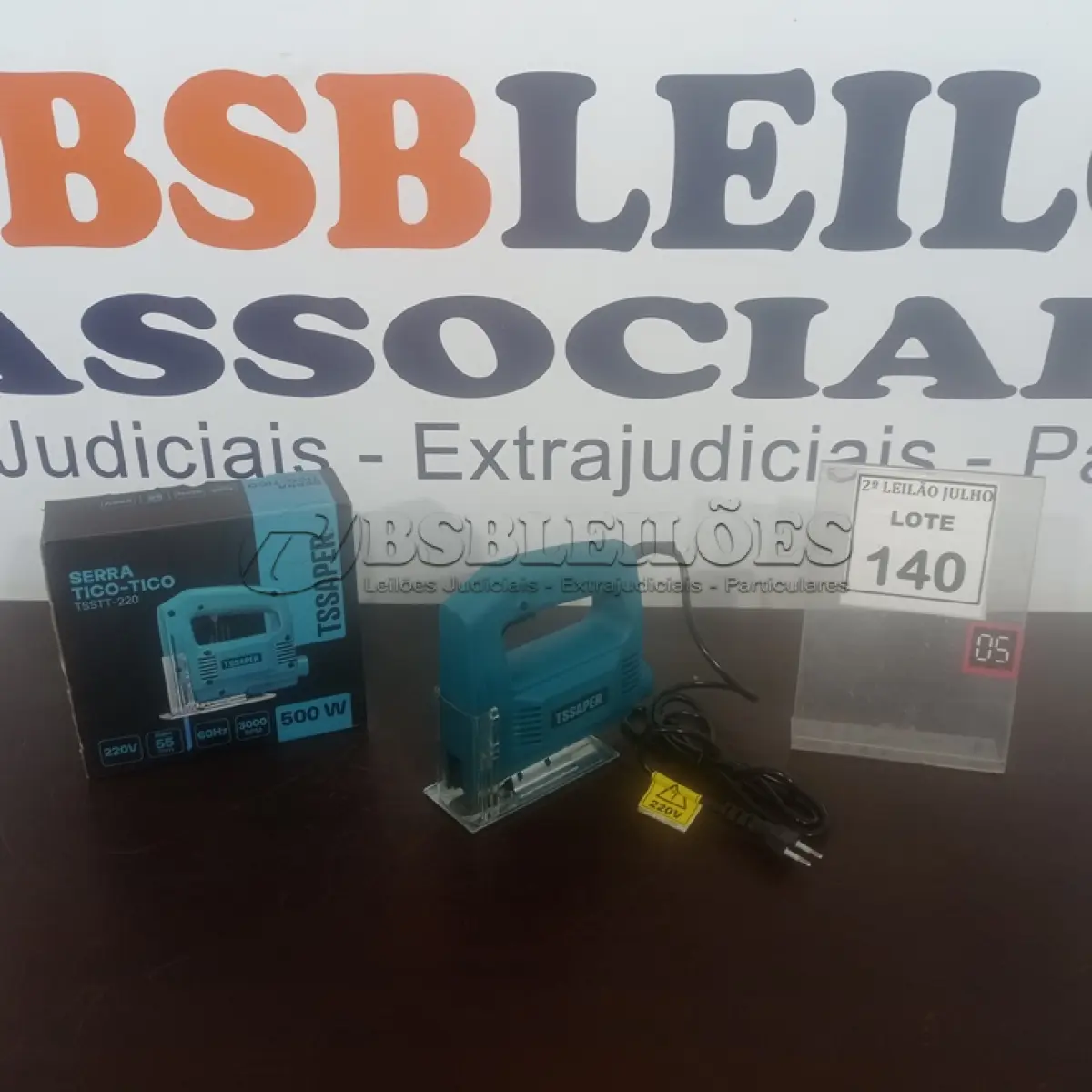 LOTE 140 - 01 SERRA TICO-TICO MODELOS TSSAPER 220 500W COM SERRA RPM 3000 60HZ. (NO ESTADO) ATENÇÃO! FAZER A VISITAÇÃO ANTES DE ARREMATAR, NÃO SABEMOS SE FUNCIONA. LEILÃO NÃO TEM GARANTIA E NEM DEVOLUÇÃO, SUJEITO A POSSÍVEIS AVARIAS VISÍVEIS/OCULTAS E/OU AUSÊNCIA DE COMPONENTES.