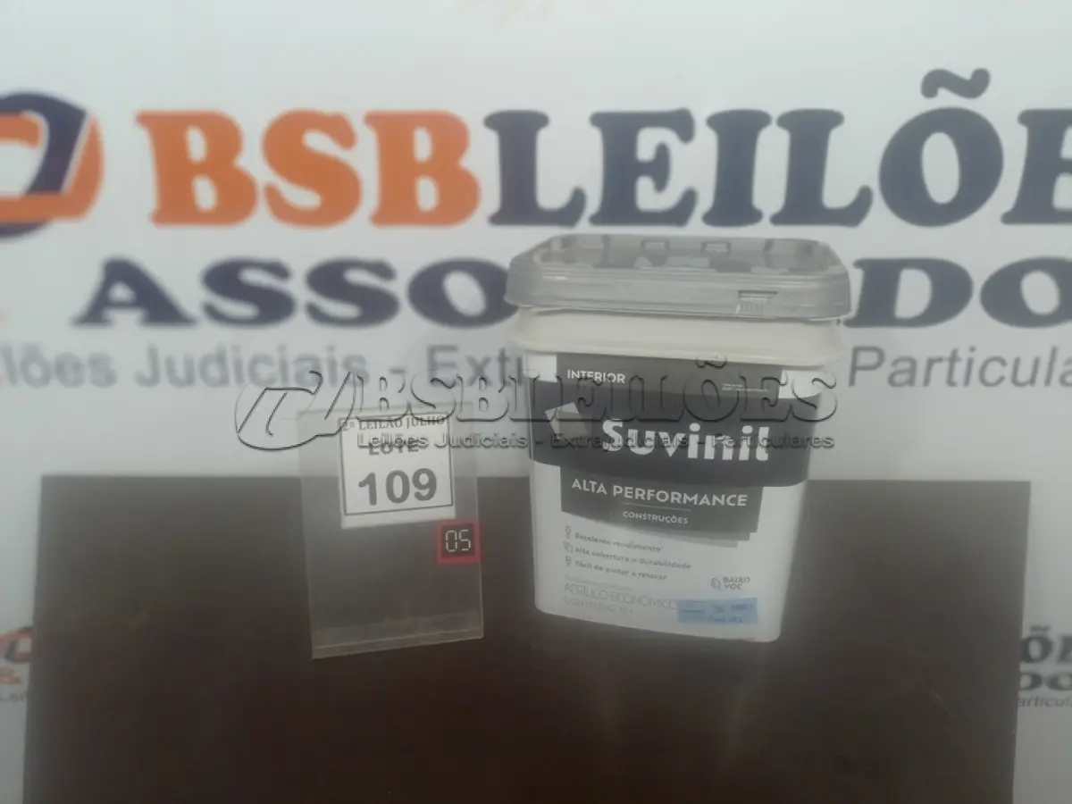 LOTE 109 - 01 BALDE DE TINTA SUVINIL INTERIORES FOSCOS 18L NA COR FOSCO BRANCO. VENCIMENTO 10/2027 (NOVO) (NO ESTADO) ATENÇÃO! FAZER A VISITAÇÃO ANTES DE ARREMATAR, NÃO SABEMOS SE FUNCIONA. LEILÃO NÃO TEM GARANTIA E NEM DEVOLUÇÃO, SUJEITO A POSSÍVEIS AVARIAS VISÍVEIS/OCULTAS E/OU AUSÊNCIA DE COMPONENTES.