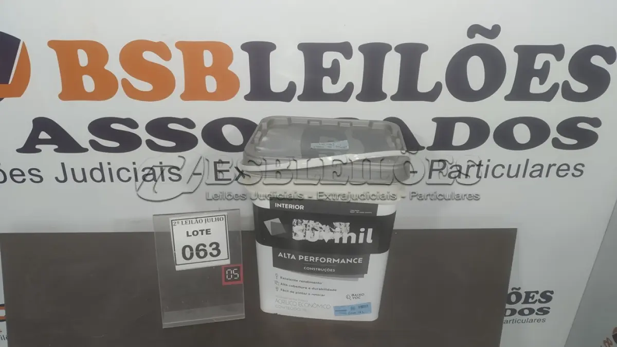 LOTE 063 - 01 BALDE DE TINTA SUVINIL INTERIORES ACRÍLICO FOSCOS 18L NA COR FOSCO BRANCO. VENCIMENTO 10/2027 (NOVO) (NO ESTADO) ATENÇÃO! FAZER A VISITAÇÃO ANTES DE ARREMATAR, NÃO SABEMOS SE FUNCIONA. LEILÃO NÃO TEM GARANTIA E NEM DEVOLUÇÃO, SUJEITO A POSSÍVEIS AVARIAS VISÍVEIS/OCULTAS E/OU AUSÊNCIA DE COMPONENTES.