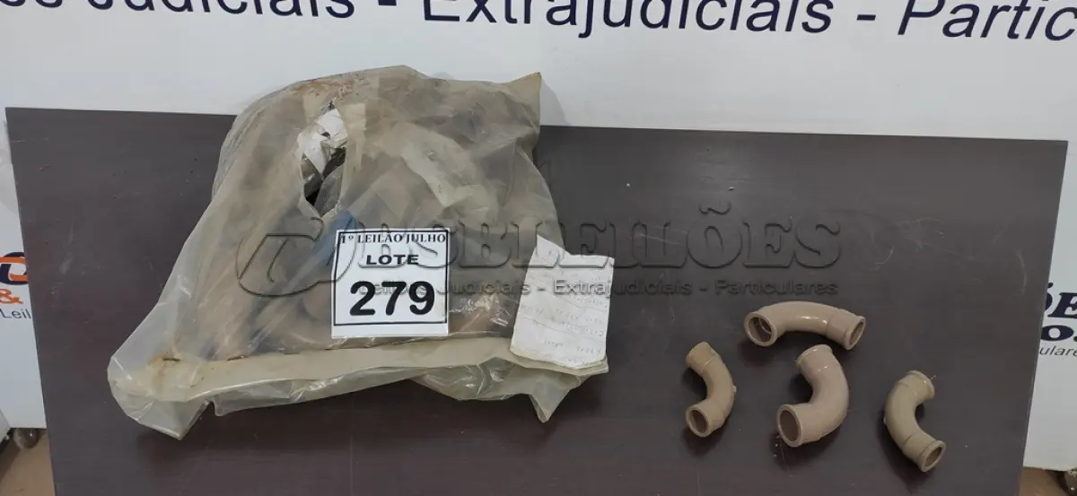 LOTE 279 - 01 LOTE COM GRANDE QUANTIDADE DE CURVAS HIDRÁULICAS DE TAMANHOS E MEDIDAS DIVERSAS. (NO ESTADO) ATENÇÃO! FAZER A VISITAÇÃO ANTES DE ARREMATAR, NÃO SABEMOS SE FUNCIONA. LEILÃO NÃO TEM GARANTIA E NEM DEVOLUÇÃO, SUJEITO A POSSÍVEIS AVARIAS VISÍVEIS/OCULTAS E/OU AUSÊNCIA DE COMPONENTES.