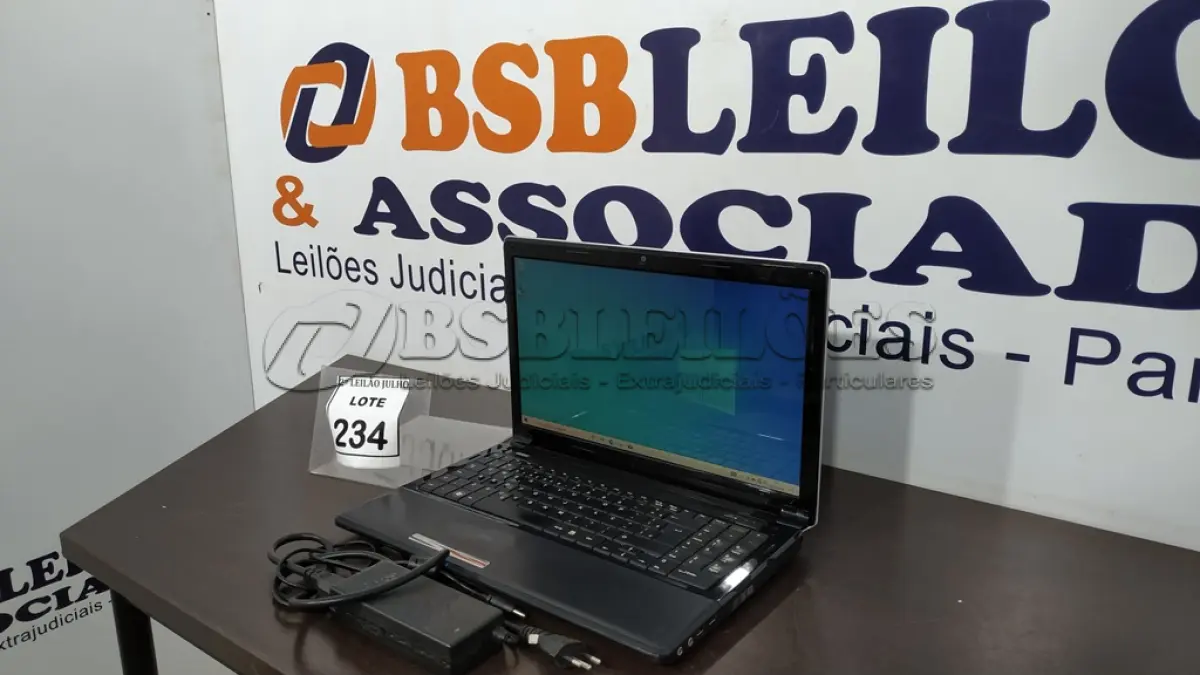 LOTE 234 - 01 NOTEBOOK COM FONTE MARCA AURA. (NO ESTADO) ATENÇÃO! FAZER A VISITAÇÃO ANTES DE ARREMATAR, NÃO SABEMOS SE FUNCIONA. LEILÃO NÃO TEM GARANTIA E NEM DEVOLUÇÃO, SUJEITO A POSSÍVEIS AVARIAS VISÍVEIS/OCULTAS E/OU AUSÊNCIA DE COMPONENTES.